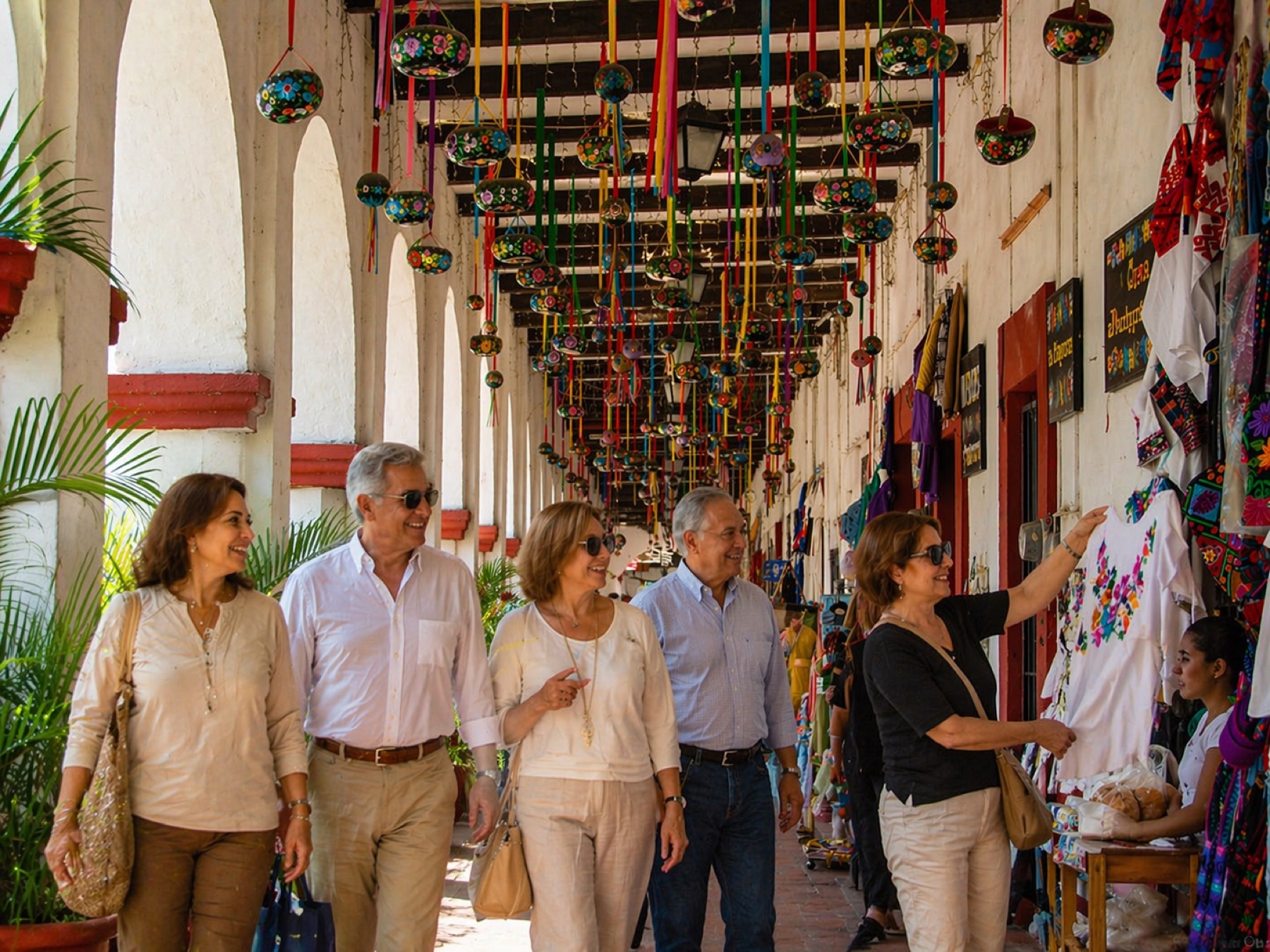 Grupo disfrutando de una experiencia cultural en Chiapas