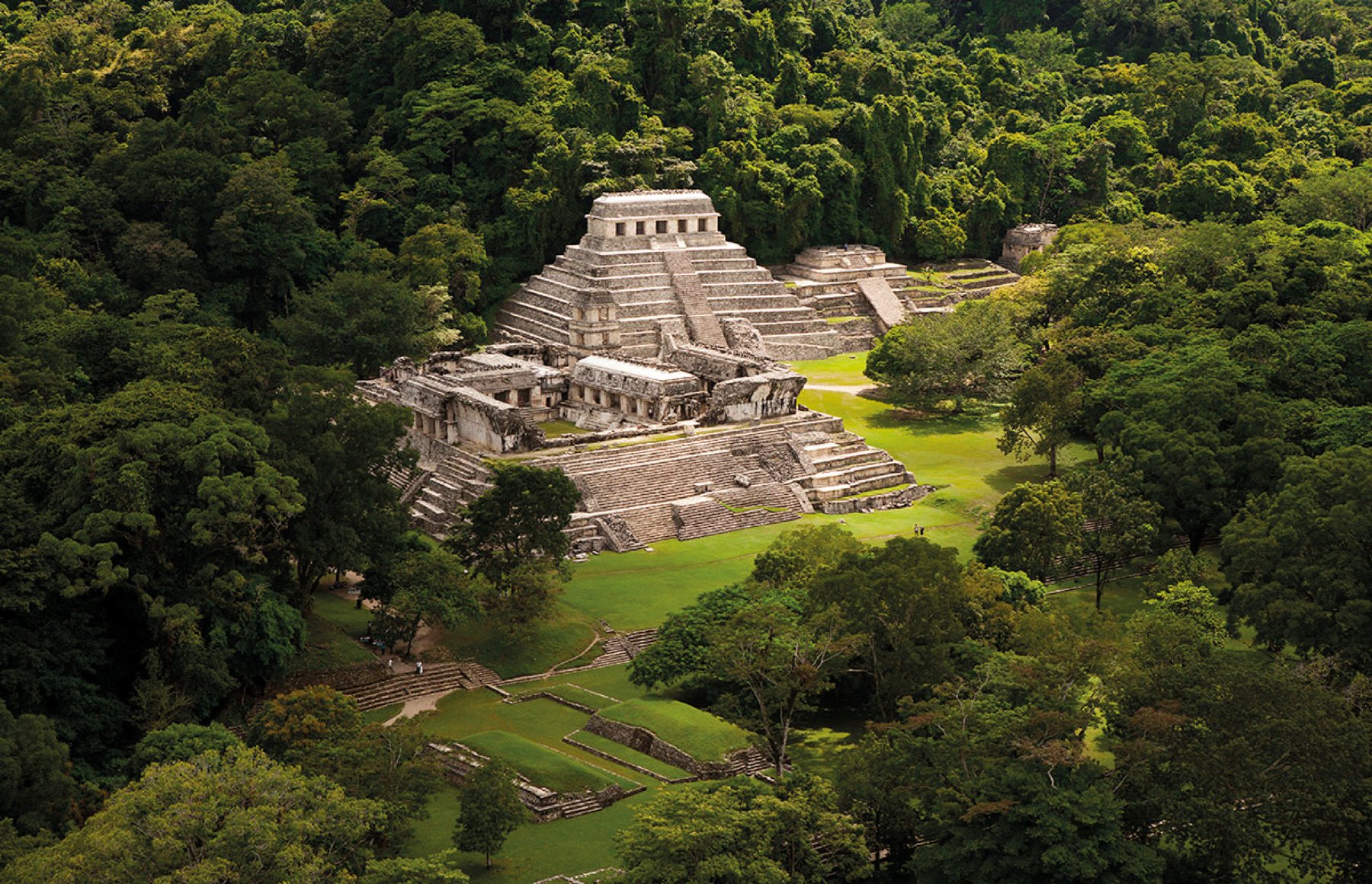 Zona arqueológica de Palenque entre la mística selva